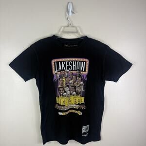 Mitchell & Ness Los Angeles Lakers Retro Basketball LAKESHOW T-Shirt Size M